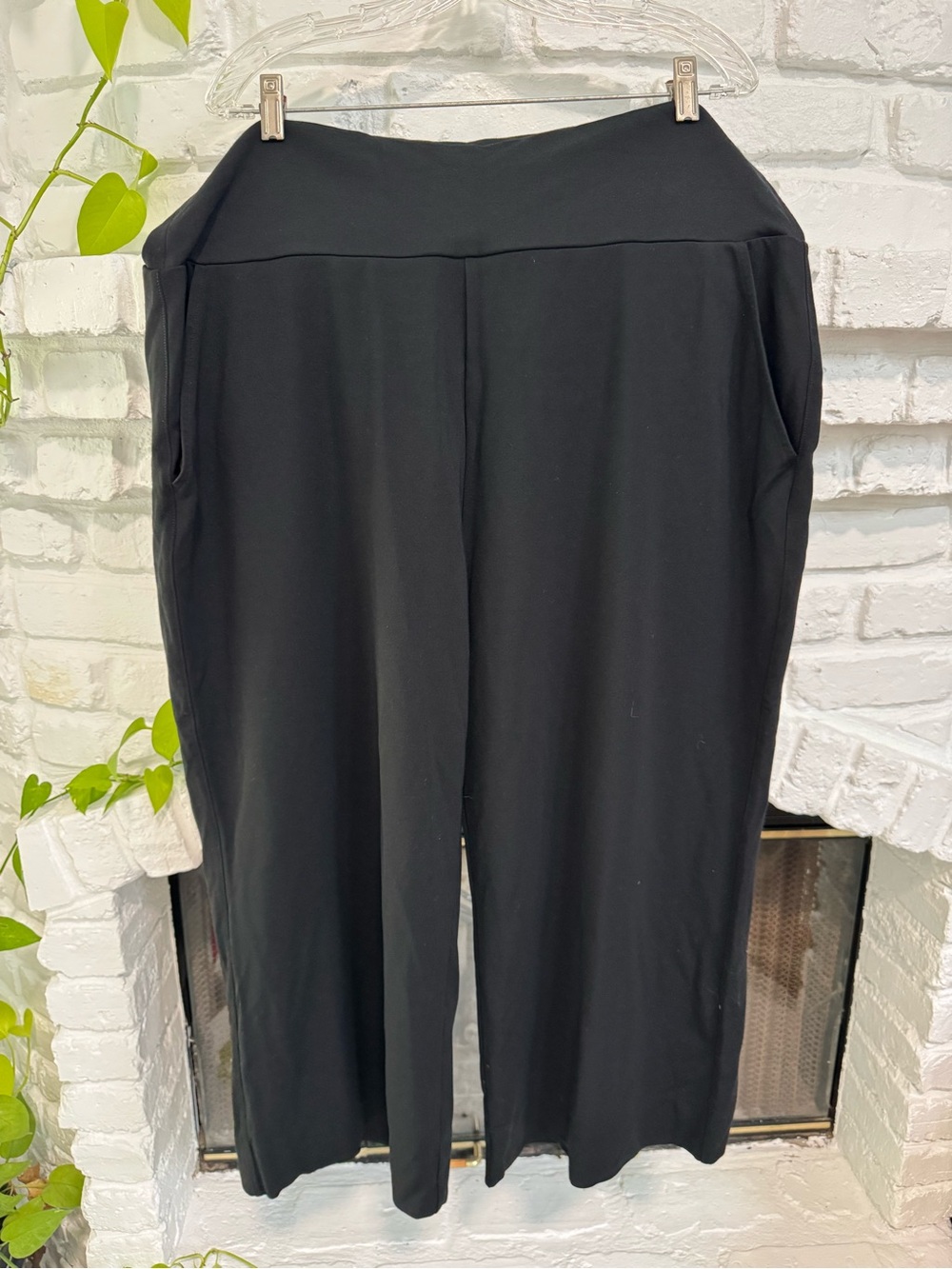 Lounge Capri Pants with Side Pockets